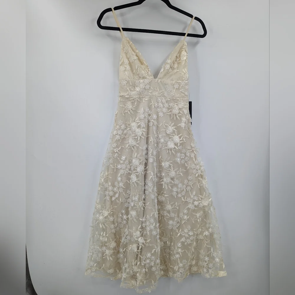 NWT LULU'S Flourishing Embroidered Lace Fit & Flare Midi Dress - Picture 2 of 10